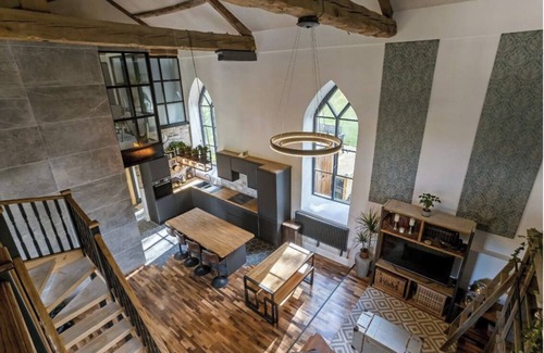 Stroud Casa | Breathtaking Cotswolds Chapel w/ Valley Views