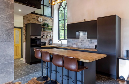 Stroud Casa | Breathtaking Cotswolds Chapel w/ Valley Views