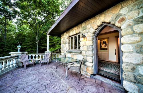 Bolton Landing Casa | Breathtaking Cottage Rental on Castle Grounds Overlooking Lake George