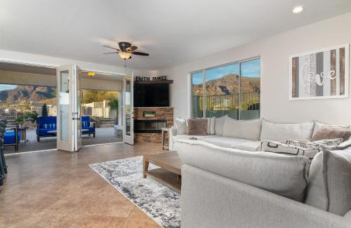 Gold Canyon Casa | Breathtaking Family Retreat in Elite Gold Canyon!