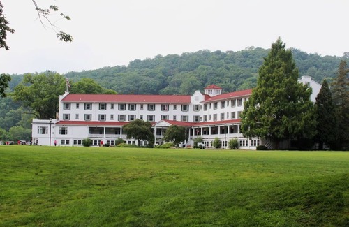 Shawnee On Delaware Casa | Breathtaking Getaway | Outdoor Recreation Near Hiking Trails | Spa Escape