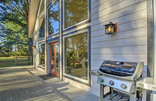 Hansville Cabina | Breathtaking Hansville Cabin w/ Fire Pit!
