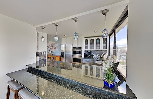 McCully - Moiliili Condominio | Breathtaking Hawaiian Monarch Penthouse | Views!