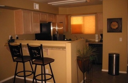 Lake Havasu City Condominio | ¡Asombroso! Reyes Vista Frente a unos pasos de estacionamiento # 306