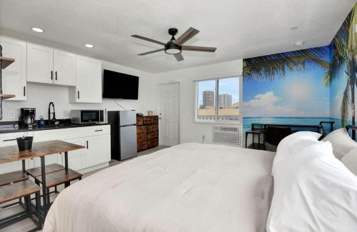 Daytona Beach Shores Casa | Breathtaking King Suite #9 Steps to Daytona Beach