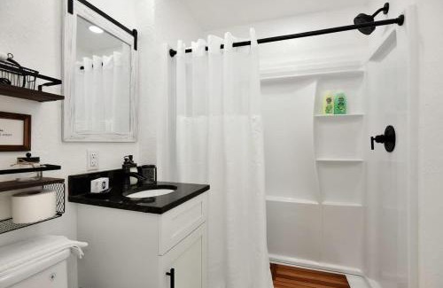 Daytona Beach Shores Casa | Breathtaking King Suite #9 Steps to Daytona Beach