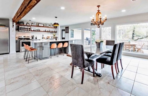 Raleigh Casa | 》Breathtaking Lake WaterFront Home Retreat w Pool《