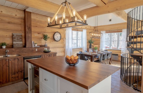 Saint-Faustin-Lac-Carre Chalet De Esquí | Breathtaking log house w/HotTub - Summer paradise