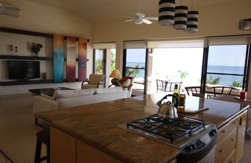 Los Barriles Casa | ¡Asombroso! Casa de lujo de 1 dormitorio / 2 baños en la playa, vista panorámica a la terraza, frente a la playa