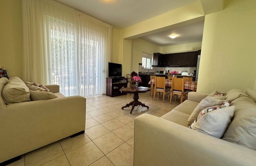 Kefalas Villa | Impresionante montaña, vistas al mar con piscina Wifi cerca de tiendas y ofertas disponibles
