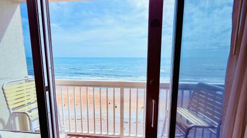Ortona Park Apartamento | Breathtaking OCEAN FRONT Condo in Daytona Beach