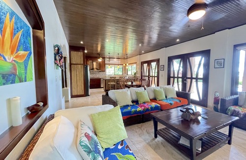 Ballena Casa | OCEANVIEW EN SELVA PRIMARIA! 3 Maestros! GATED. RÍO PRIVADO Y CASCADAS.