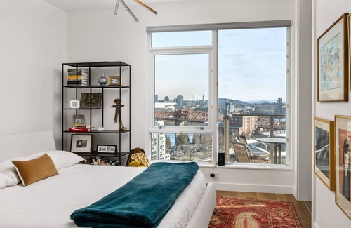 Northwest Portland Casa | Breathtaking Panoramic Views of Mt. Hood, Willamette River, & City, Pet Friendly + Reserved Parking