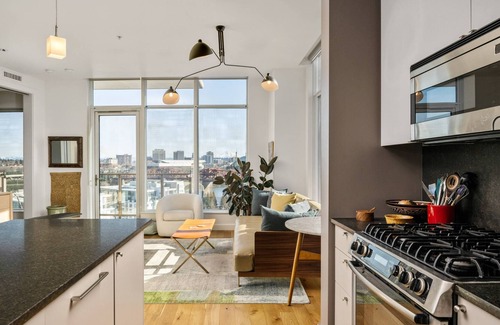 Northwest Portland Casa | Breathtaking Panoramic Views of Mt. Hood, Willamette River, & City, Pet Friendly + Reserved Parking