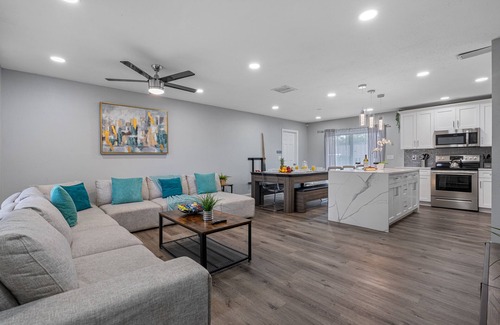 Terrace Park Casa | Breathtaking & Renovated Tampa Heated Pool House