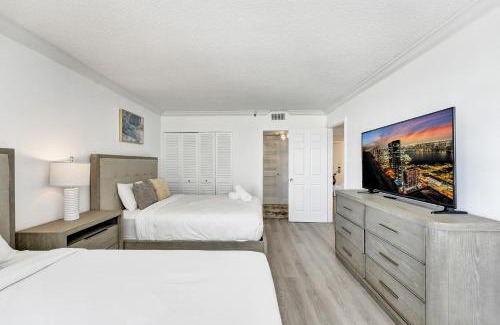 Mid Beach Apartamento | Breathtaking resort condo w beach service Unit 908