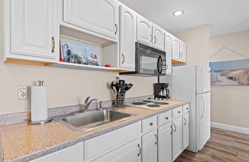 Kewadin Casa | 🍁 Breathtaking Torch Lake View Condo | Sunrise + Golf ➠ 741