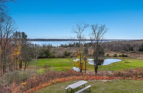 Kewadin Casa | 🍁 Breathtaking Torch Lake View Condo | Sunrise + Golf ➠ 741