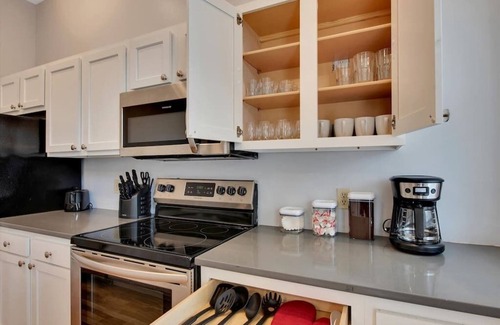 Shaw Casa | Breathtaking Unit in Shaw - 4 Queen beds 1E