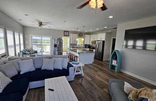North Topsail Beach Casa | Impresionante hogar: Wifi, kayaks y más!