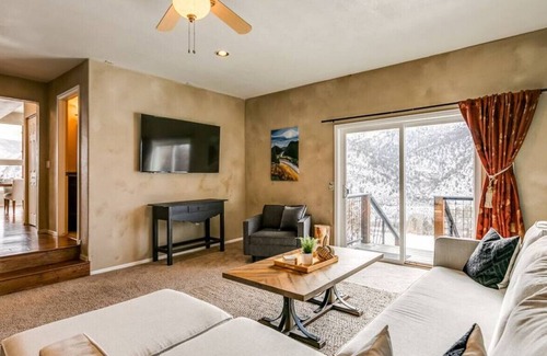 Glenwood Springs Casa | Breathtaking Views Mountain Modern Estate Hot Tub