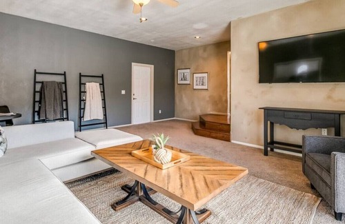 Glenwood Springs Casa | Breathtaking Views Mountain Modern Estate Hot Tub