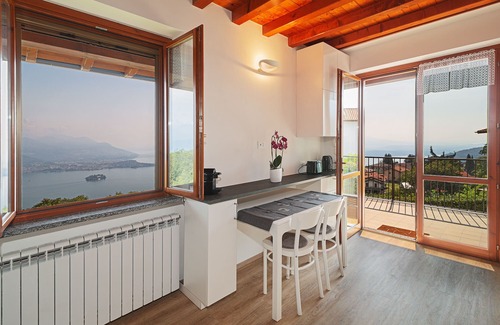 Levo Casa | Acogedora casa de campo, rodeada de naturaleza con una vista única del lago Maggiore