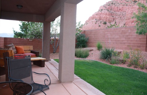 Kanab Casa | Impresionante vista de los acantilados rojos, piscina del vecindario interior / exterior