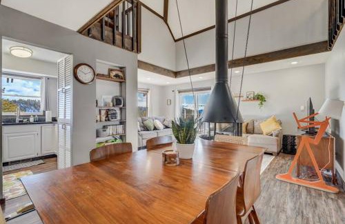 Florissant Casa | Breathtaking views from a clifftop cabin retreat!