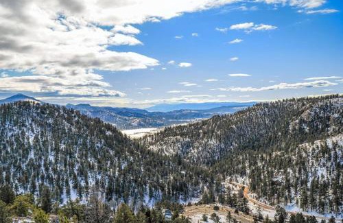 Florissant Casa | Breathtaking views from a clifftop cabin retreat!