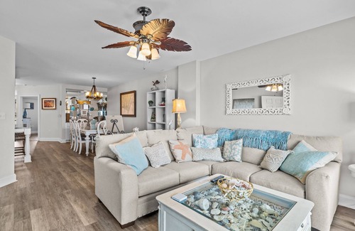 Carteret County Condominio | Breathtaking Views on the Water Luxury Condo
