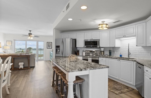 Carteret County Condominio | Breathtaking Views on the Water Luxury Condo