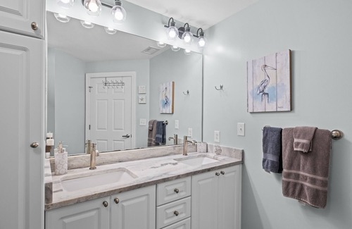 Carteret County Condominio | Breathtaking Views on the Water Luxury Condo