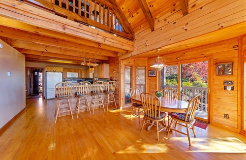 Marion Cabina | Breathtaking Views, Stargazing from Hot-tub!