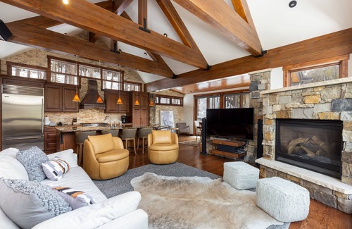 Blue River Casa | Breathtaking Views in Secluded Luxury Cabin in Breckenridge
