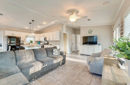 New London Casa | Breathtaking Views & Deck: Badin Lake House!