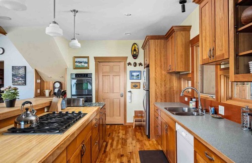 White Salmon Casa | Great Deals on Summer Stays!