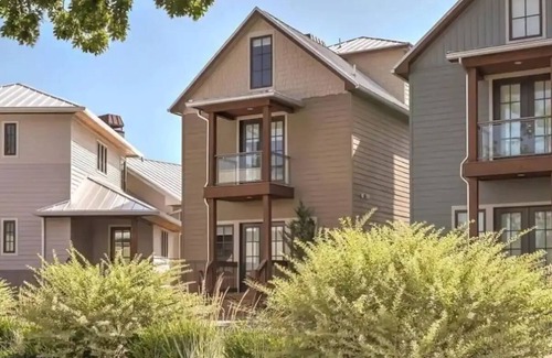 Langley Casa | Breathtaking waterfront property with game room and 3 waterfront decks!