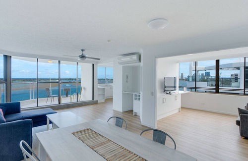 Labrador Apartamento | Breathtaking Waterviews Deluxe 2 Bedroom Apartment