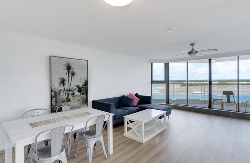 Labrador Apartamento | Breathtaking Waterviews Deluxe 2 Bedroom Apartment
