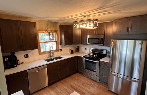 Blue River Cabina | Breck Cabin - Private Hot Tub! Close to Breck! Views!