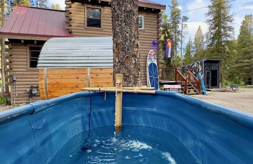 Blue River Cabina | Epic Adventure Basecamp Snowboards gratis y bañera de hidromasaje