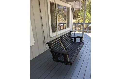 Groveland Casa | Breckenridge Chalet near Yosemite. Nestled in Pines. Sleeps 6. Dog friendly!