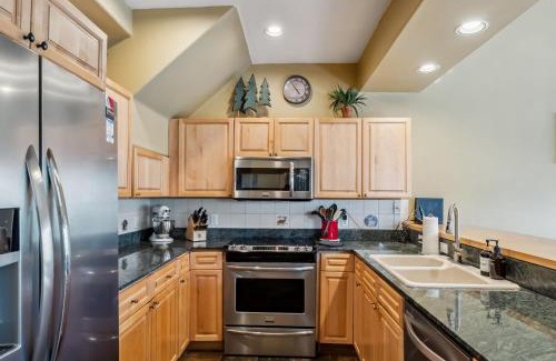 Warrior's Mark Casa | Breckenridge Condo with Sauna & Hot Tub Access