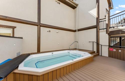 Warrior's Mark Casa | Breckenridge Condo with Sauna & Hot Tub Access