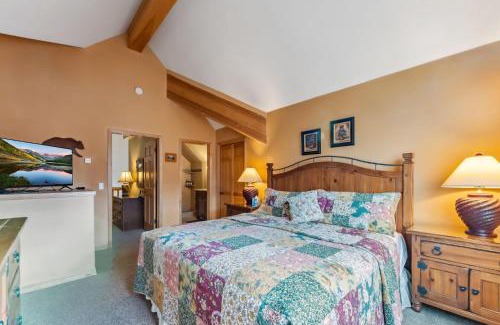 Warrior's Mark Casa | Breckenridge Condo with Sauna & Hot Tub Access