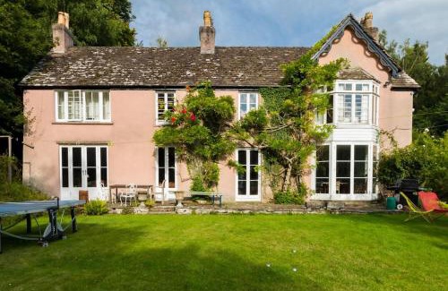 Crickhowell Casa | Brecon Beacons Old Vicarage, stunning garden & views