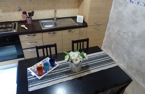 Quartiere XXXIII Lido di Ostia Ponente Apartamento | Brezza Marina Apartamento nuevo cerca del mar con jardín y plaza de aparcamiento.