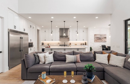 Wilshire Terrace Casa | Breeze - Sparkling Pool - Mins to Old Town