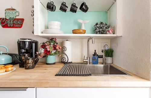 Downtown Tucson Apartamento | Breezy 1BR Retreat – Walk to UofA & Spring Fun!